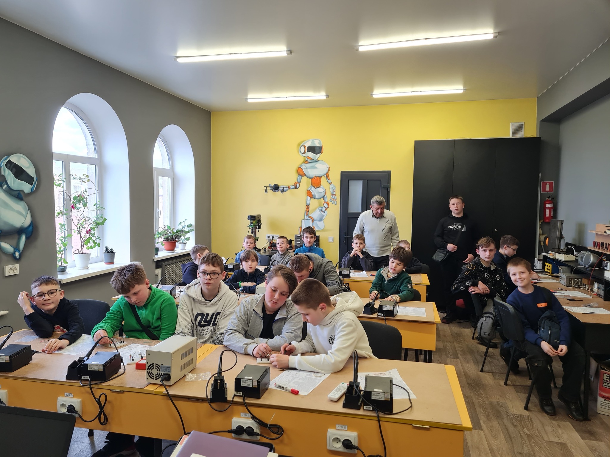 День третій. У рамках STEM-тижня «STEM-весна: Лабораторія інновацій» у ЦПО ім. О. Разумкова відбувся захопливий майстер-клас — 
