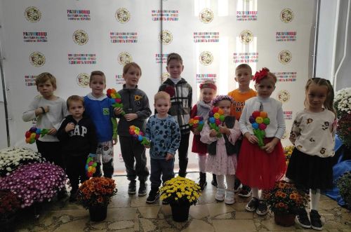 У День позашкілля квітковий, сонячний настрій від розумашок